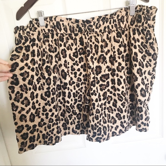 Abound Pants - NWOT Abound paper plus size bag waist shorts.
